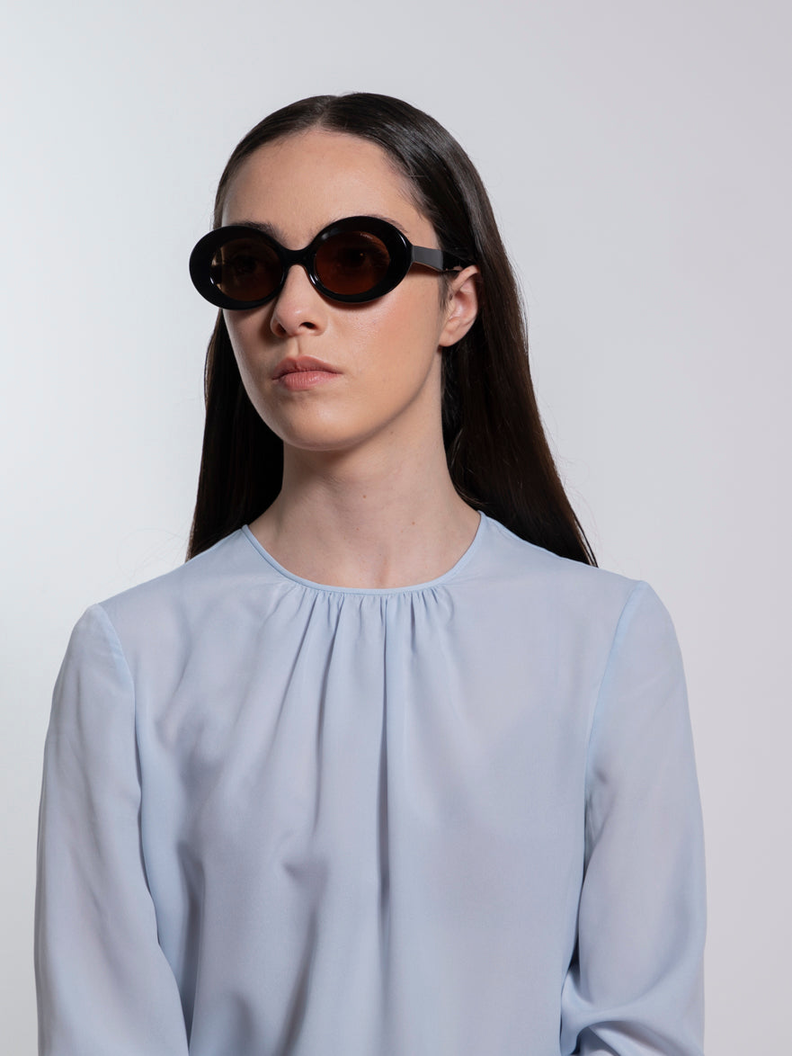 sun-madalena-black-solid