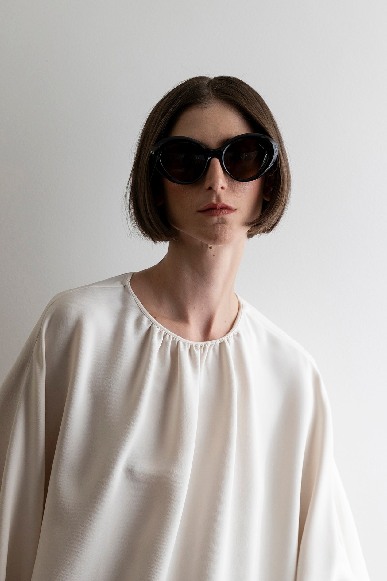 sun-julia-black-solid