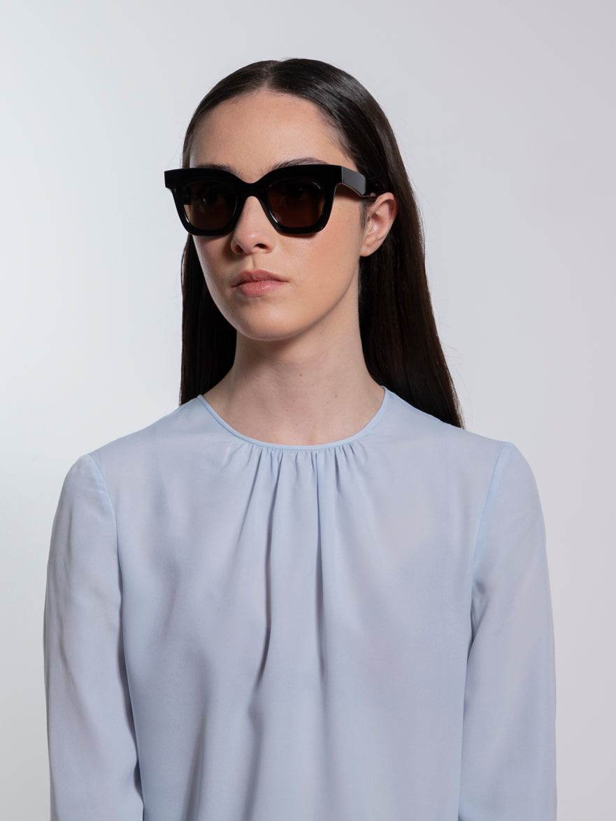 sun-lisa-black-solid