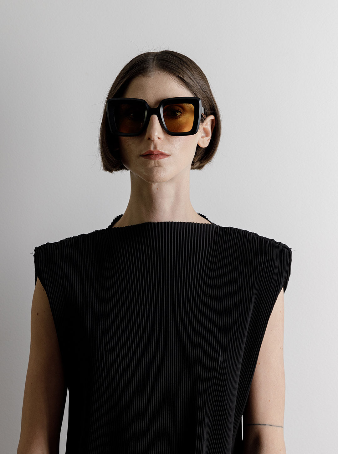 sun-teresa-natural-black-vintage