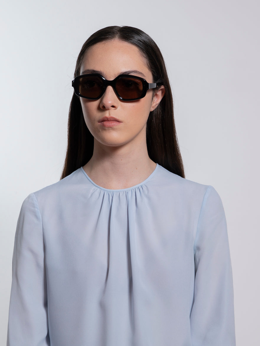 sun-elisa-black-solid