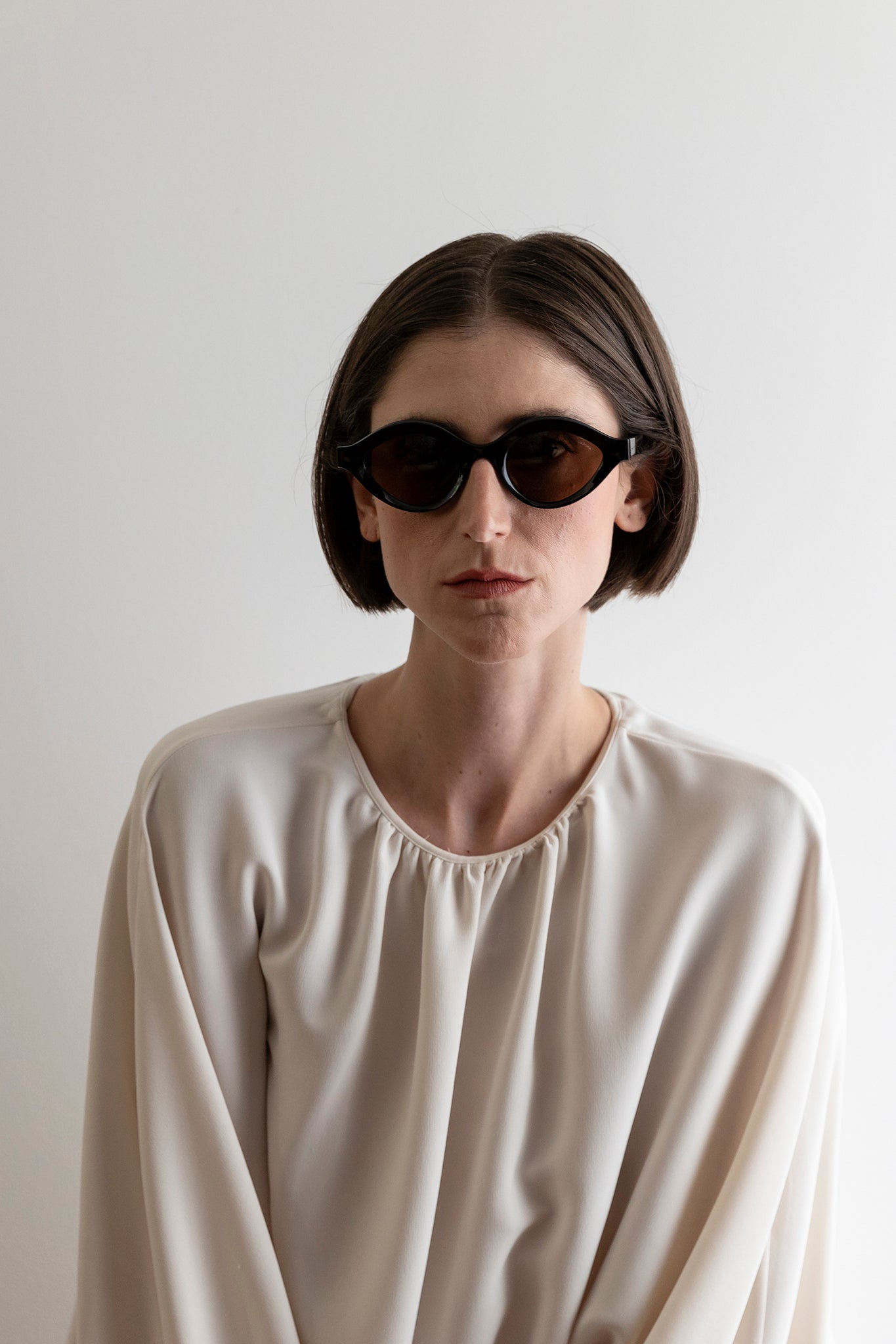 sun-isa-black-solid