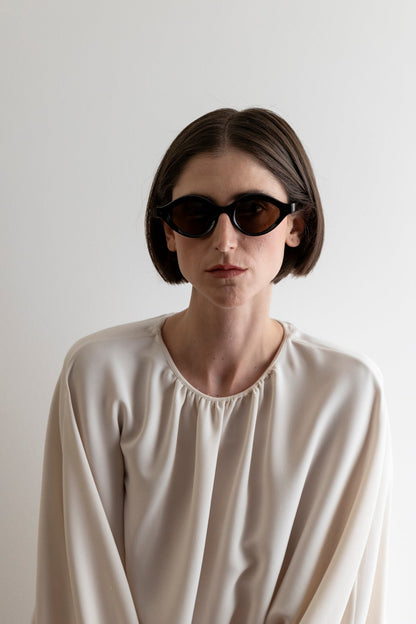 sun-isa-black-solid
