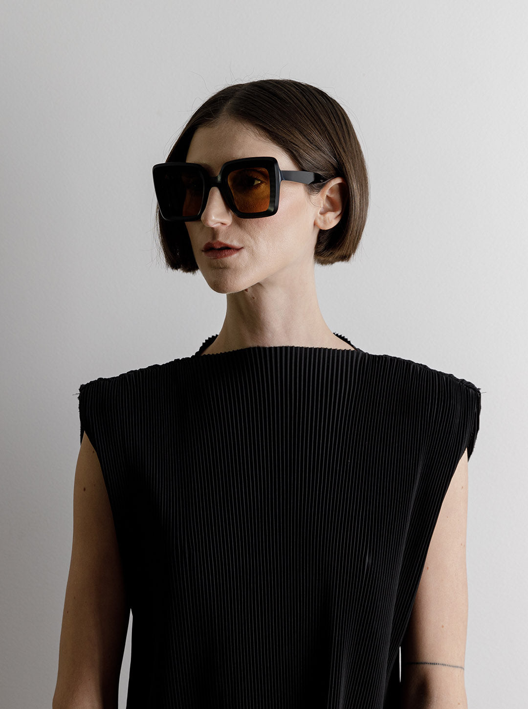 sun-teresa-natural-black-vintage