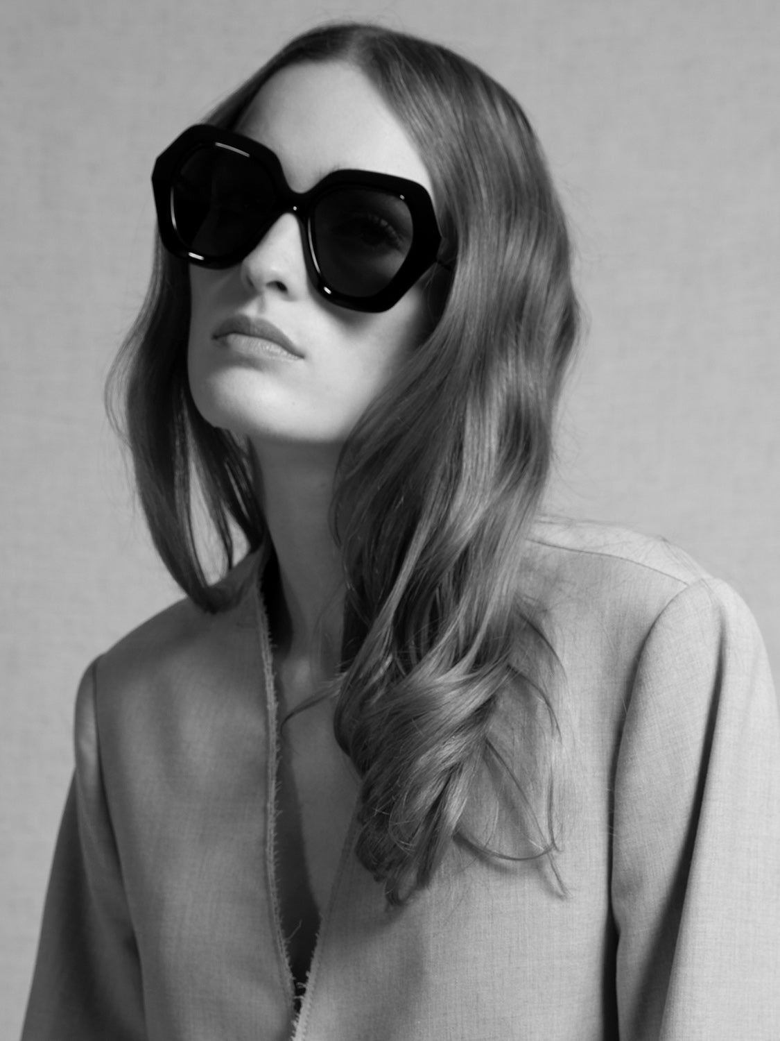 sun-laura-black-solid