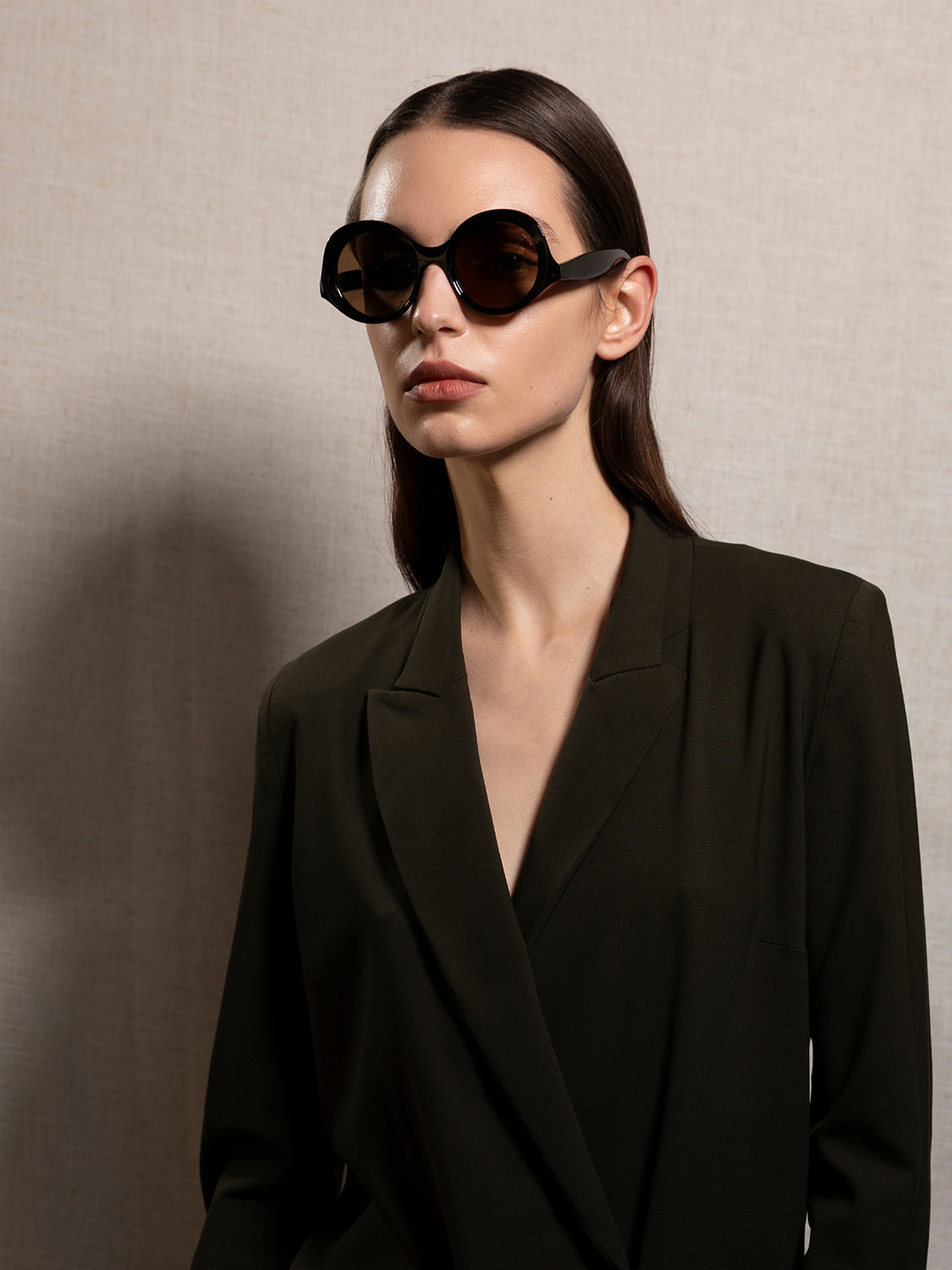 sun-paloma-black-solid